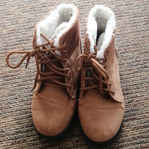 Warm boots - Picture 2 of 2